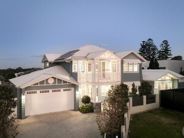 HAMPTONS PERFECTION WITH LUXURIOUS OUTDOOR LIVING