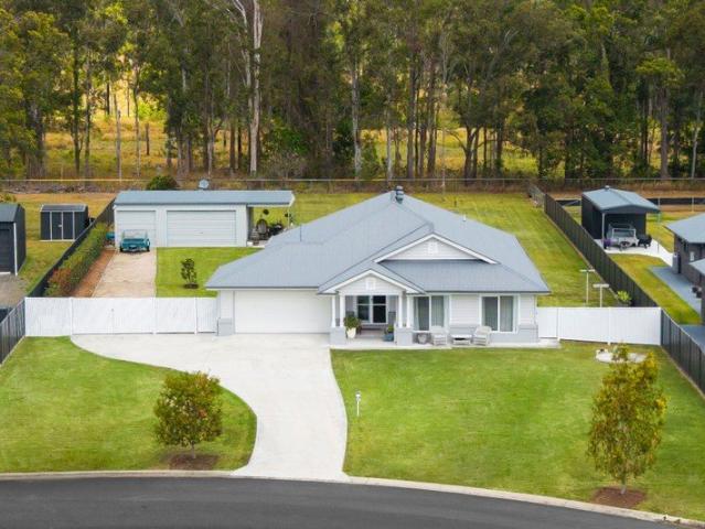 Hampton's Style Living with a Peaceful Rural Backdrop