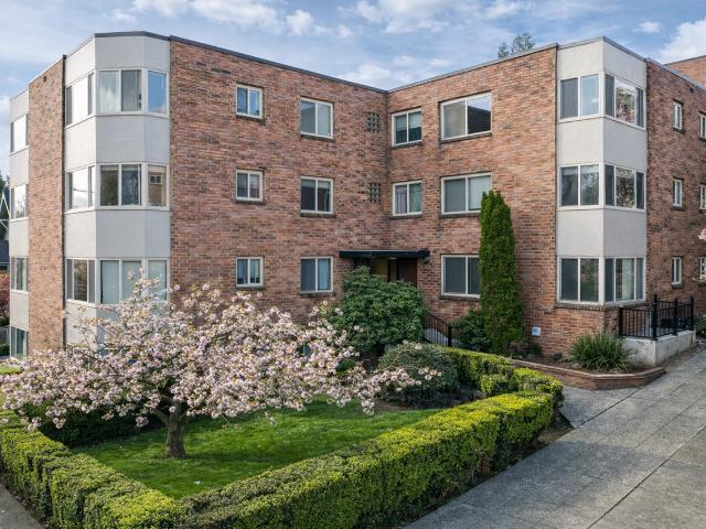 Hamrick & Halmark 1 Bedroom Apartment for Rent at 702 2nd Ave W, Seattle, WA 98119 Lower Queen Anne