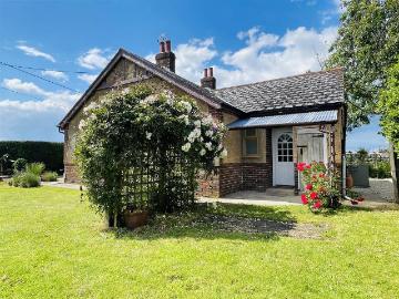 Hamshill, Coaley GL11, 2 bed detached bungalow to rent, £1,500 pcm | PrimeLocation