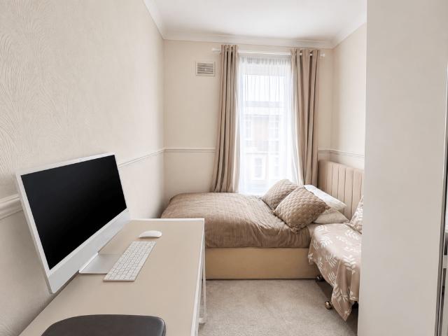 HANWELL, HANWELL W7 5 bed end of terrace house to rent £3,450 pcm £796 pw