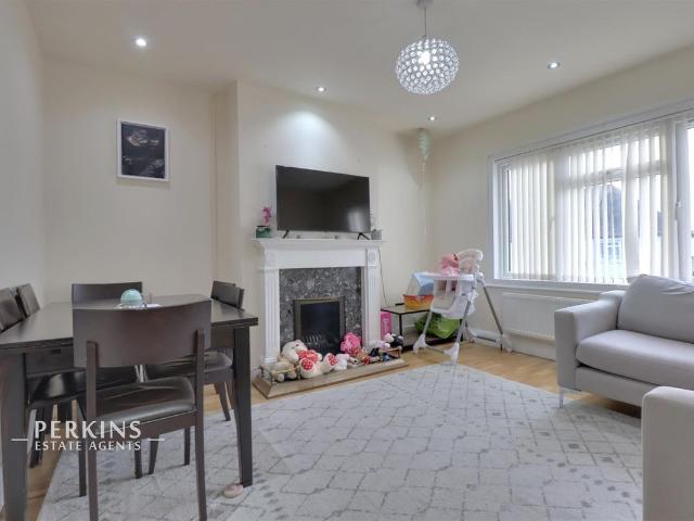 Hanwell W7, 2 bed maisonette to rent, £2,000 pcm | PrimeLocation