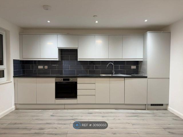 Hanworth Road, Hounslow TW3, 1 bed flat to rent, £1,450 pcm | PrimeLocation