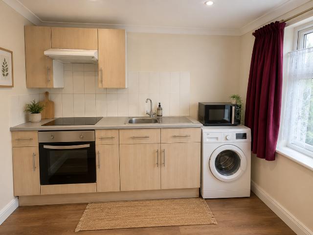 Hanworth Road, Hounslow TW3, 1 bed flat to rent, £1,395 pcm | PrimeLocation