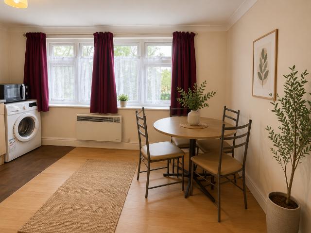 Hanworth Road, Hounslow TW3, 1 bed flat to rent, £1,200 pcm | PrimeLocation