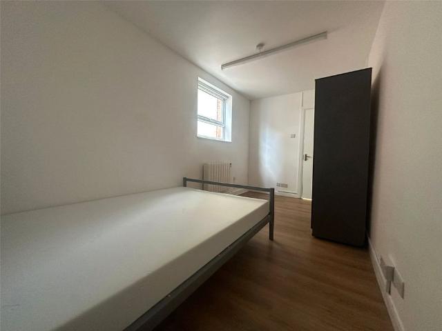 Hanworth Road, Hounslow, TW3 3TU