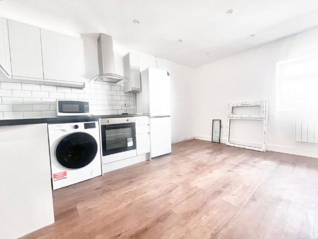 Hanworth Road, Hounslow, TW3 3TU