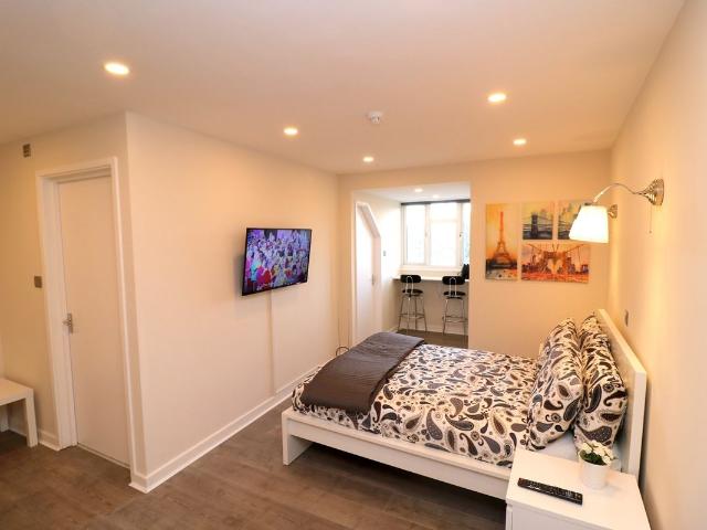 Hanworth Road, Hounslow TW3, Studio to rent, £1,250 pcm | PrimeLocation