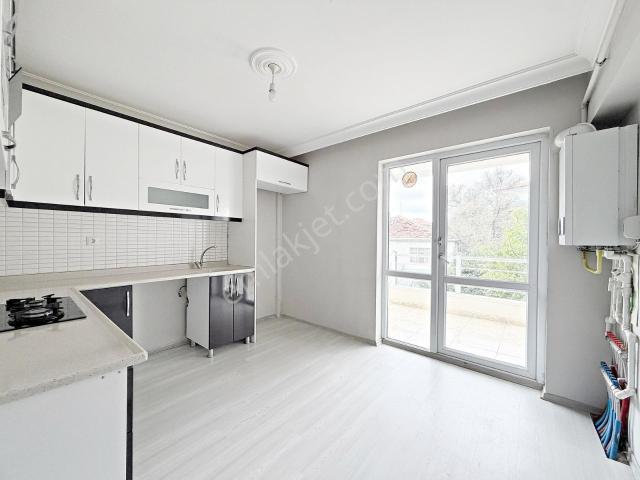 Han Gayrmenkulden Cadde Üzeri 3+1 Asansörlü Kiralık Daire