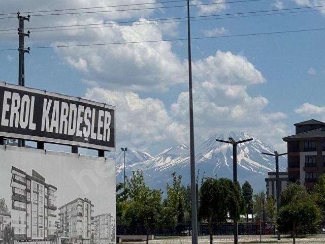 HAN GAYRİMENKULDEN TACİN'DE SİTE İÇERİSİNDE 2+0 KİRALIK AMERİKAN MUTFAK DAİRE