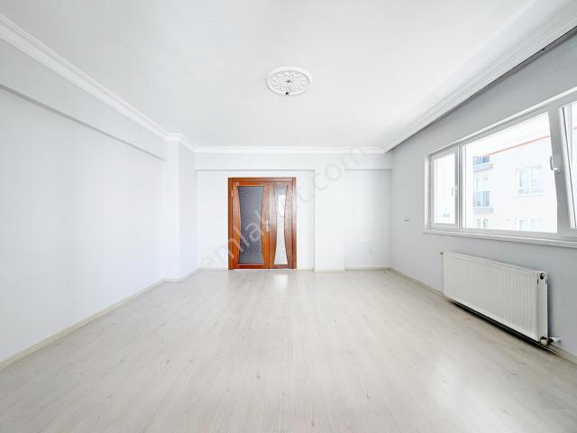 Han Gayrimenulden Cadde Üzeri 3+1 Ters Balkonlu Satılık Daire