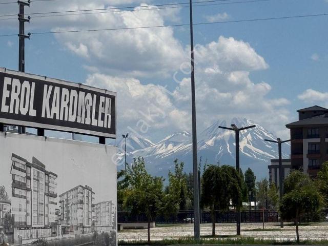 Han Gayrimenkulden Tacin'de Site İçerisinde 2+0 Kiralık Amerikan Mutfak Daire