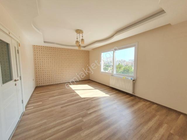 Han Emlak'tan Akdeniz Mahallesi'nde Gmk Ya Yakın Kiralık 2+1