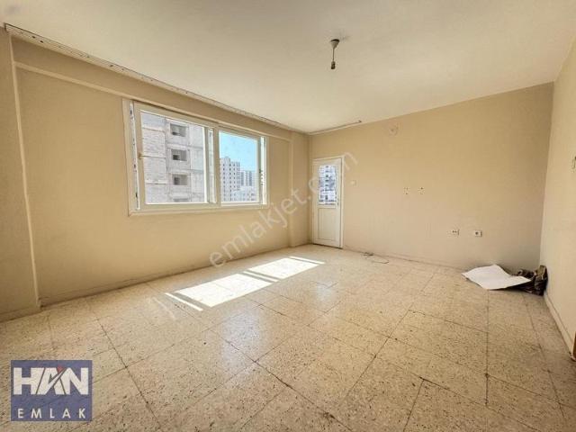 Han Emlak'tan Akdeniz Mah'de Site İçi 3+1 Kiralık Daire