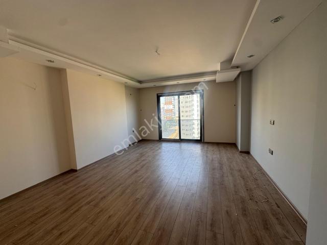 Han Emlak'tan Mezitli Akdeniz Mahallesi'nde Site İçerisinde 5+1