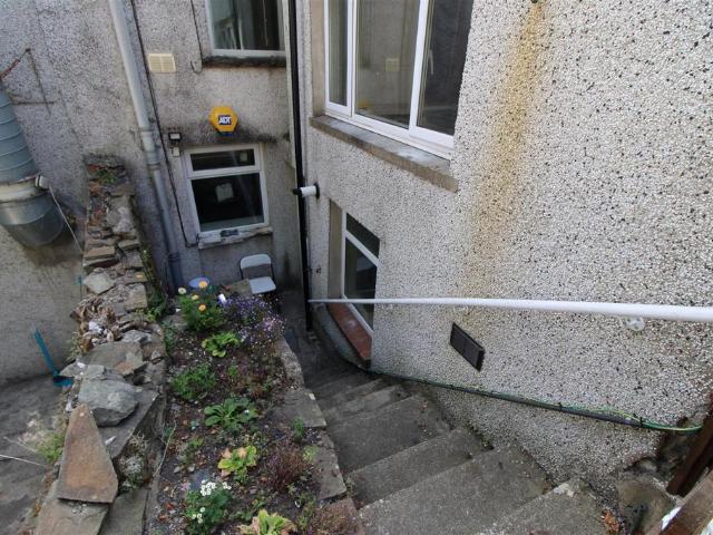 Hanbury Road, Bargoed 1 bed flat to rent £475 pcm £110 pw