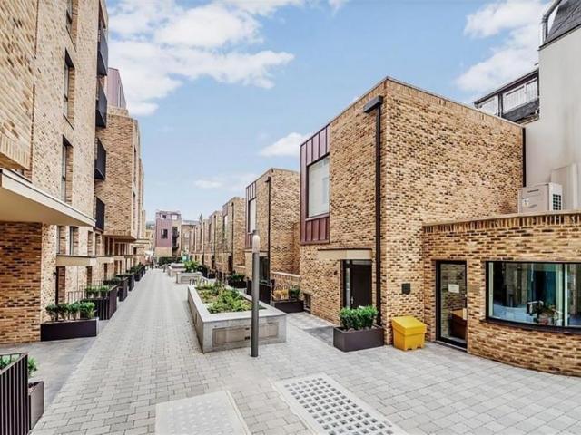 Hand Axe Yard, King's Cross, St. 2 bed apartment to rent £4,199 pcm £969 pw