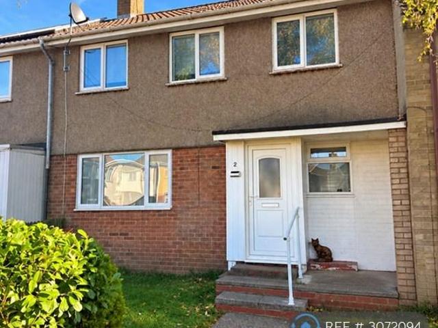 Handcross Court, Corby, NN18 3 bed terraced house to rent £1,100 pcm £254 pw