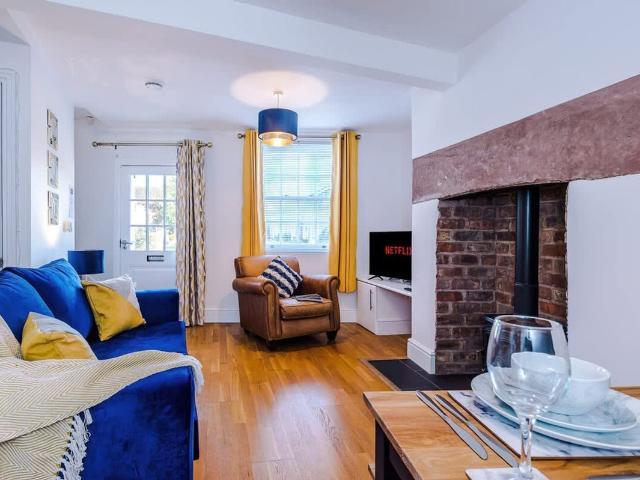 Handbridge CH4, 2 bed flat to rent, £2,495 pcm | PrimeLocation