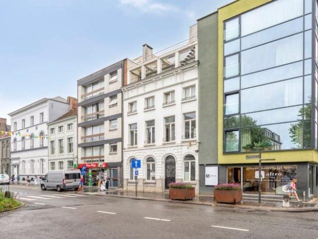Handelsgelijkvloers te huur op toplocatie in centrum Oudena