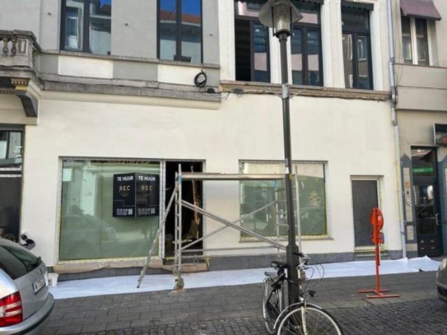 Handelspand te huur gelegen aan de Breydelstraat
