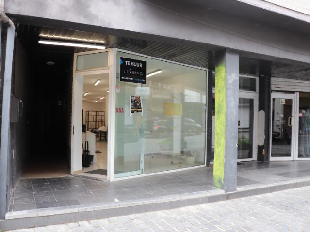 Handelsruimte 60 m2 in hoofdstraat van Boom!