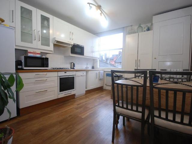 Handforth Road, Oval SW9 2 bed flat to rent £2,350 pcm £542 pw