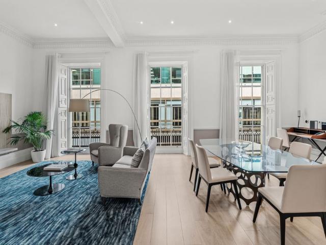 Handsome Lateral Flat in a Coveted Mayfair Development