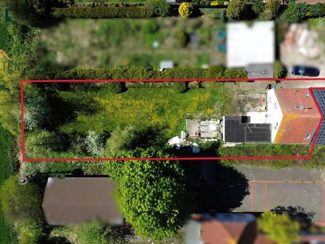 Handwerker aufgepasst: Doppelhaushälfte mit großem Grundstück und Entwicklungspotenzial zu verkaufen