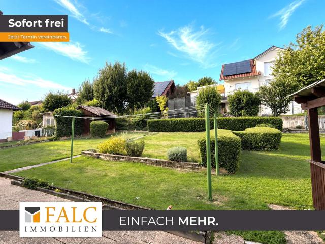 Handwerker aufgepasst! Zweifamilienhaus mit großem Grundstück und viel Potenzial! FALC Immobilien