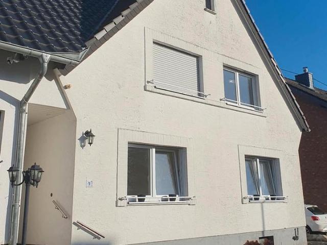 Handwerkerhaus mit Garage, ca. 600 m² Grundstück – Euskirchen