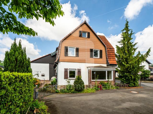 Handwerkertraum mit Potenzial Sanierungsbedürftiges Einfamilienhaus mit Gewerbeeinheit in Lohmar!