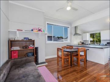Handy 2 bedroom Home!
