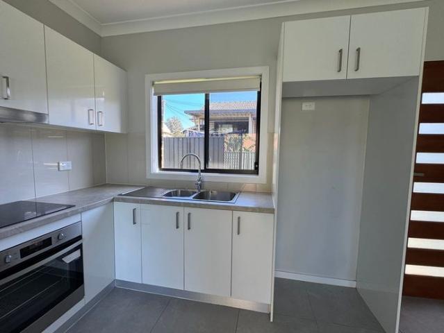 Handy Location, private, short walk to train station