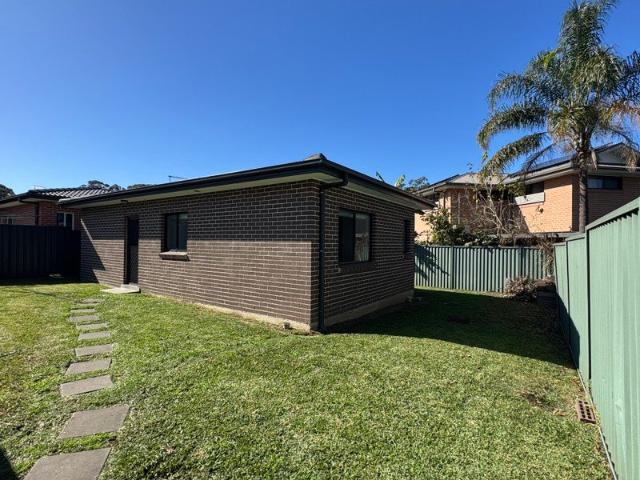 Handy Location, private, short walk to train station