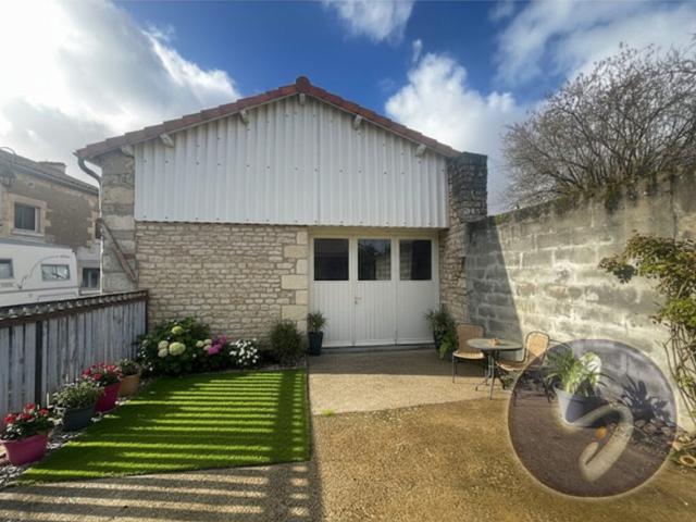 Hangar à réhabiliter en résidence principale Pamproux 79