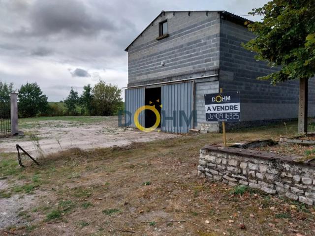 HANGAR DE 140M2 sur la commune de SALLES DE BARBEZIEUX