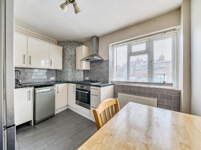 Hanger Green, London W5, 2 bed flat to rent, £1,800 pcm | PrimeLocation