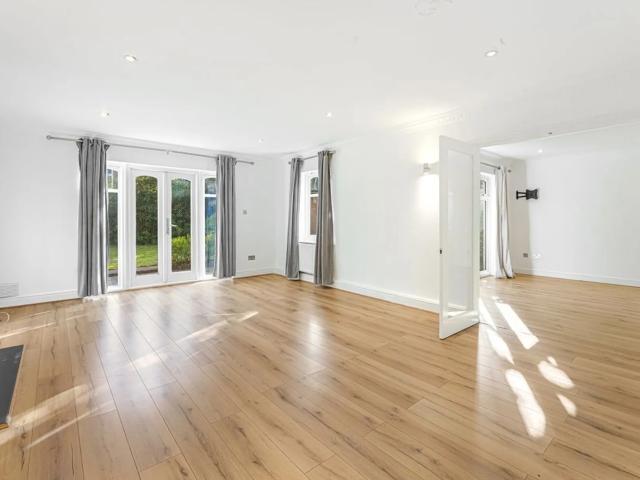 Hanger Hill, Weybridge