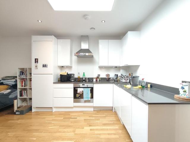 Hanger Lane, LONDON 1 bed apartment to rent £2,050 pcm £473 pw