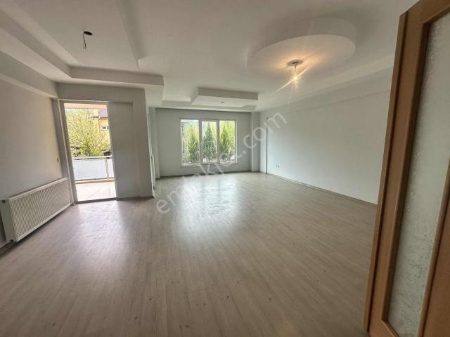 Hanifesultan Mahallesi Tria Sitesi Satılık 4+1 Daire