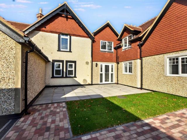 Hankham Hall Road, Hankham, Westham 2 bed flat to rent £1,400 pcm £323 pw