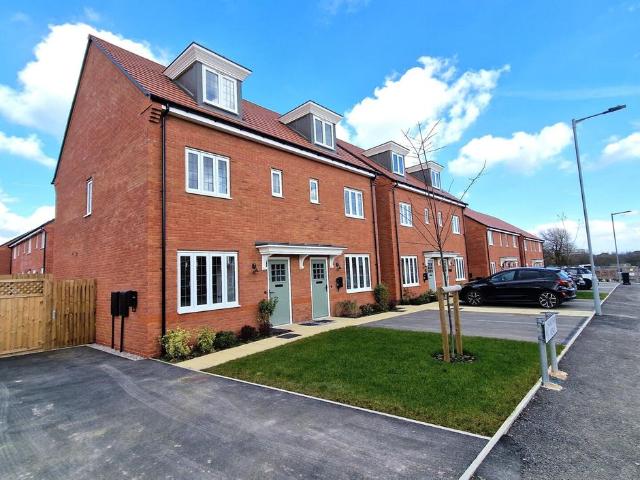 Hankinson Avenue, Heald Green, Cheadle SK8, 3 bed town house to rent, £1,950 pcm | PrimeLocation