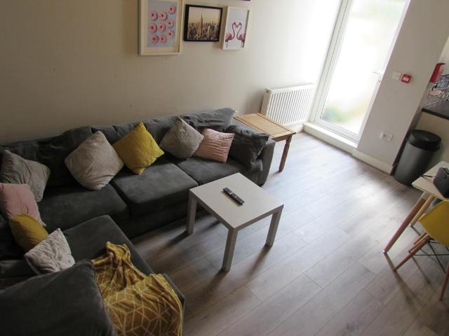 Hannan Road, Liverpool, L6 6DA, United Kingdom | 6 bed townhouse for rent #110132077 | Rentberry