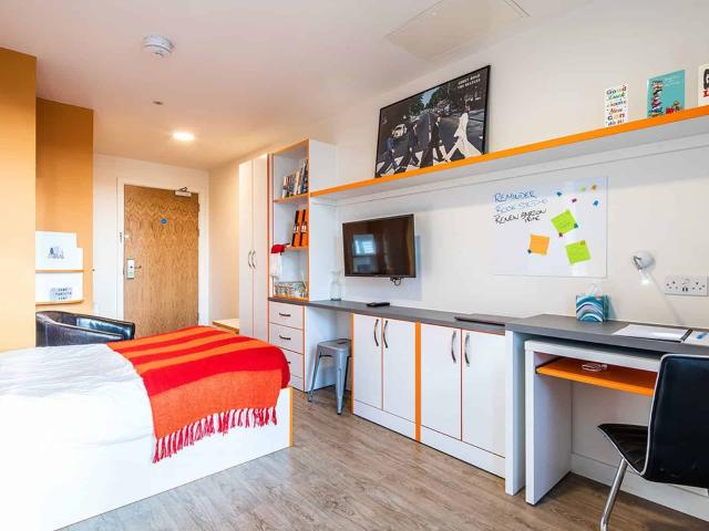 Hannah Court, Sheffield Has an Apartment