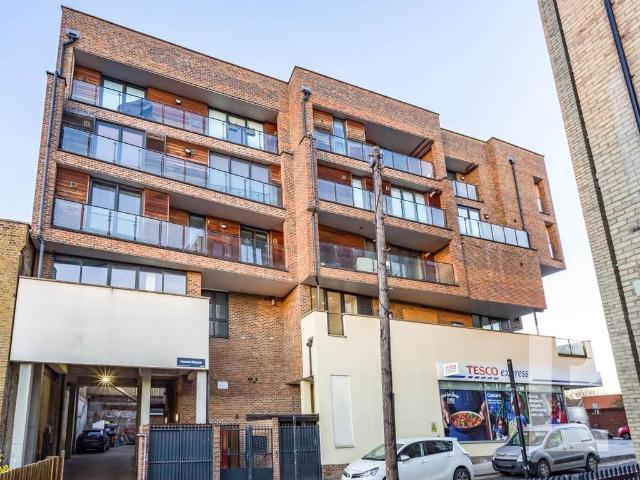 Hannah House, 150 Maryland Street. Studio to rent £1,450 pcm £335 pw