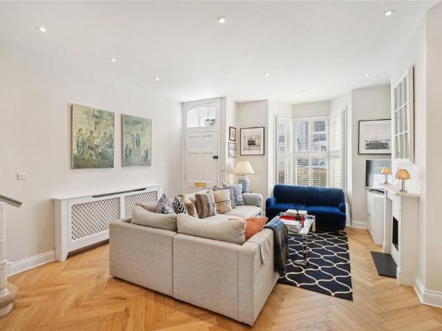Hannell Road, London, SW6 3 bed terraced house to rent £5,500 pcm £1,269 pw