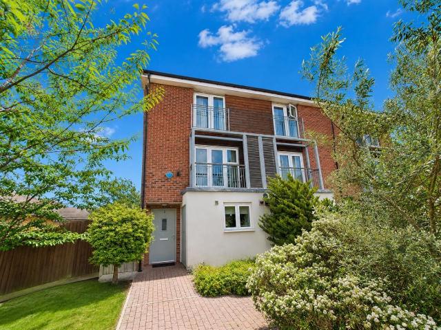 Hanno Close, Wallington SM6, 3 bed end terrace house to rent, £2,400 pcm | PrimeLocation