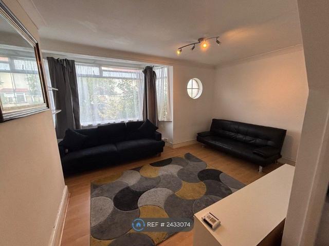 Hanover Avenue, Feltham TW13, 2 bed semi detached house to rent, £1,749 pcm | PrimeLocation