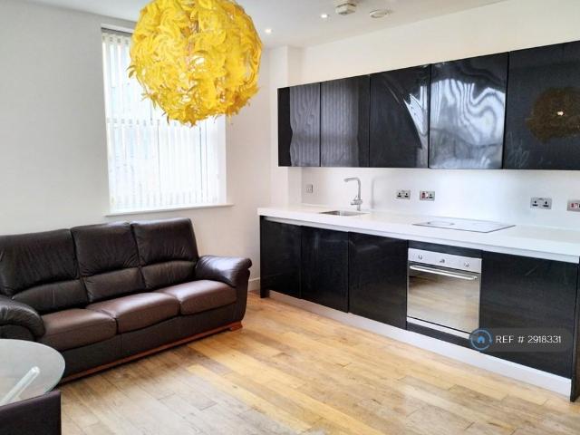 Hanover House, Bradford, BD1 1 bed flat to rent £595 pcm £137 pw